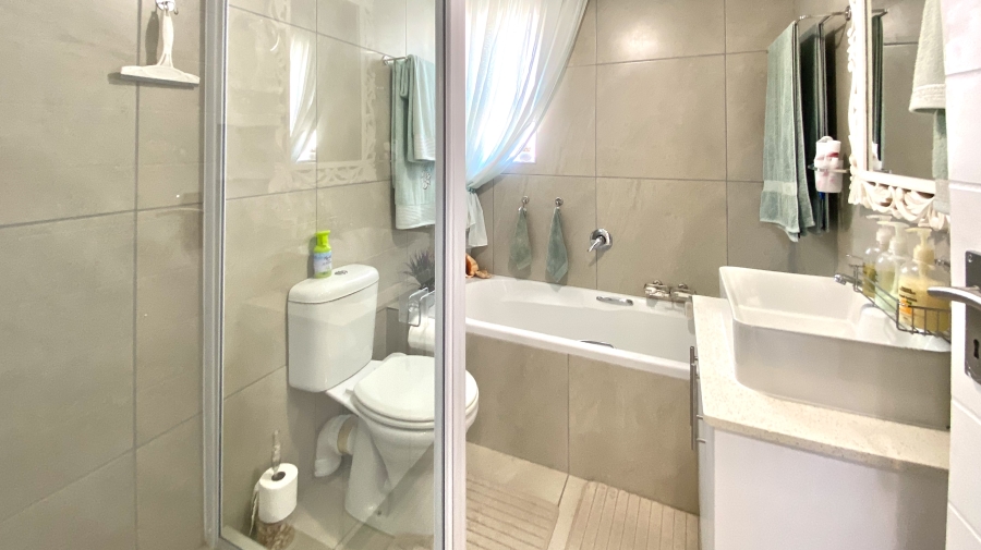 3 Bedroom Property for Sale in Jacobsbaai Western Cape